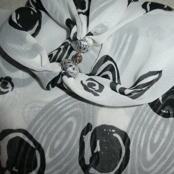 SCARFLACE MAGNETIC CLOSURE CIRCLE SCARF IN MODERN PATTERN-SHEER-MADE IN ENGLAND - Picture 5 of 5